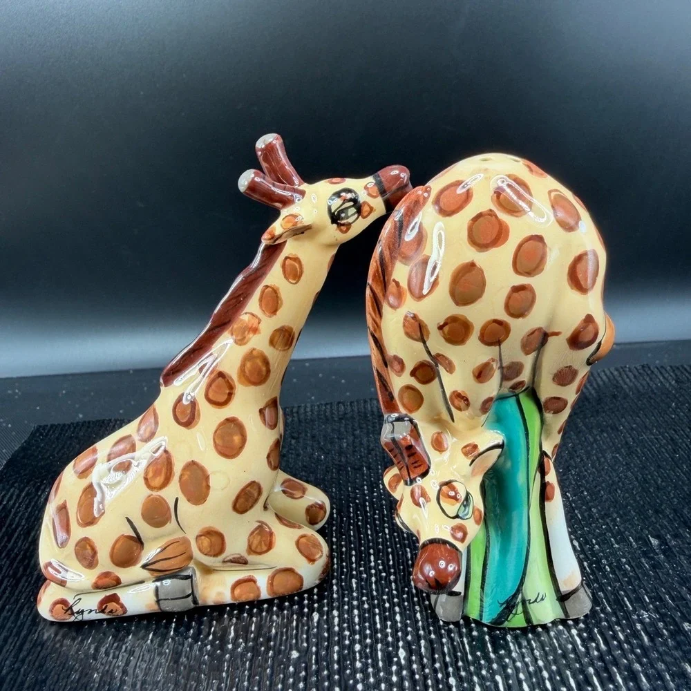 Blue Sky Ceramic Giraffe Salt and Pepper‎ Shaker Set Brown Tan Hand Painted 4in
